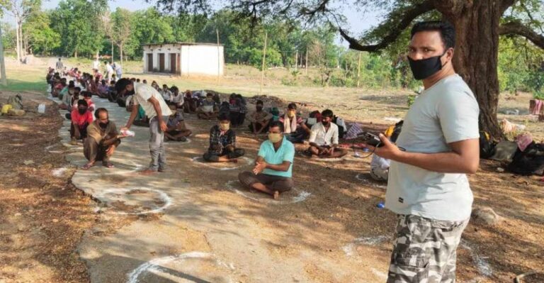 लॉकडाउन में 67 मजदूर अपने गृह जिले जाने के लिए निकले, मजदूर भटककर नक्सल इलाके में पहुंचे, पुलिस बनी सहारा