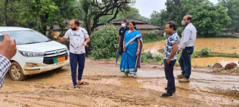 सांसद गोमती राय ने कांसाबेल से कछार तक रोड का निरीक्षण करने के बाद खराब स्थिति पर नाराजगी जताई केंद्रीय सड़क एवं परिवहन मंत्री नितिन गडकरी को सड़क की जर्जर स्थिति से अवगत कराया