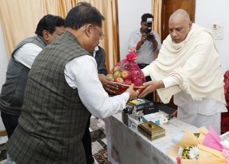 मुख्यमंत्री विष्णु देव साय ने अघोर गुरुपीठ में की पूजा-अर्चना, प्रदेश की सुख-समृद्धि के लिए की प्रार्थना