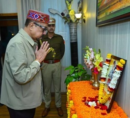 राज्यपाल डेका ने वीर बाल दिवस पर पुष्पांजलि अर्पित की
