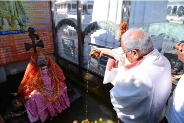 भूपेश बघेल ने अमरकंटक में मां नर्मदा के दर्शन किए
