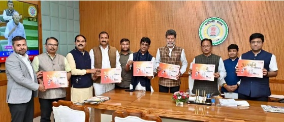 मुख्यमंत्री विष्णुदेव साय ने कॉफी टेबल बुक्स का किया विमोचन