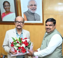 राज्यपाल डेका को स्कूल शिक्षा मंत्री गजेंद्र यादव ने दी नए वर्ष की शुभकामनाएं