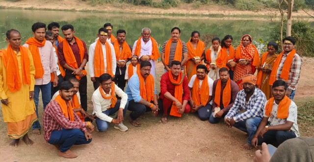 बस्तर में आस्था की बयार: 22 साल बाद 11 सदस्यों की ‘घर वापसी’, गूंजा ‘जय श्रीराम’ का उद्घोष