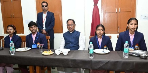 रामकृष्ण मिशन के सेवा कार्यों की मुख्यमंत्री ने की सराहना