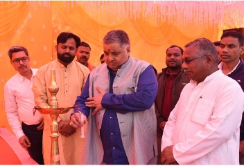 पर्यटन एवं संस्कृति मंत्री राजेश अग्रवाल अम्बिकापुर के विश्वकर्मा मंदिर में पूजा-अर्चना कर छत्तीसगढ़वासियों के सुख-समृद्धि की कामना की