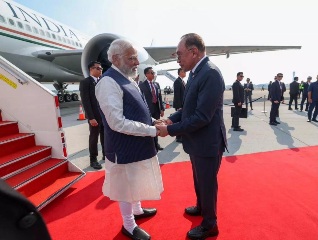 पीएम मोदी पहुंचे मलेशिया, प्रधानमंत्री अनवर इब्राहिम ने एयरपोर्ट पर किया स्वागत