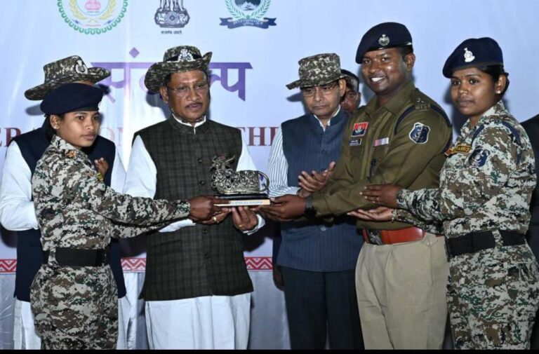 मुख्यमंत्री साय नारायणपुर में जवानों से मिले और हौसला बढ़ाया