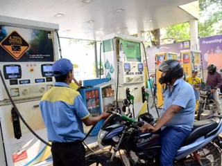 पेट्रोल की लिमिट हुई तय, दोपहिया वाहन में 300 और चारपहिया वाहन में…पढ़ें पूरी खबर