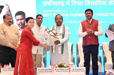छत्तीसगढ़ में नीली क्रांति की ओर अग्रसर: गिफ्ट तिलापिया और आधुनिक तकनीकों से बदल रही मछुआरों की तकदीर’: मंत्री नेताम