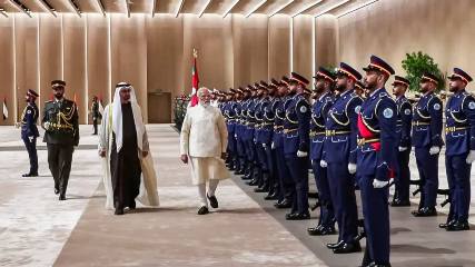अबू धाबी पहुंचे PM Modi, पांच देशों के दौरे की शुरुआत