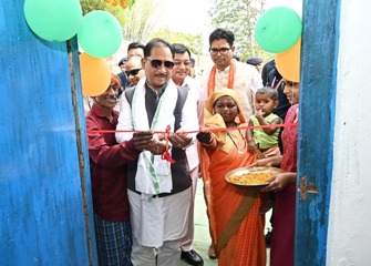 पक्के घर का सपना हुआ साकार : मुख्यमंत्री विष्णु देव साय ने लेमरू में हितग्राही धरम सिंह के नए आवास में कराया गृह प्रवेश