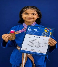 दुर्ग की 7 वर्षीय मीमांसा साहू ने नेशनल कूडो चैंपियनशिप में जीता स्वर्ण पदक