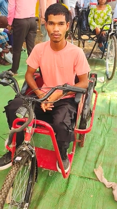 सूरज कुमार वाकरे की प्रेरक यात्रा: मोटराइज्ड ट्रायसायकल से मिली नई उड़ान