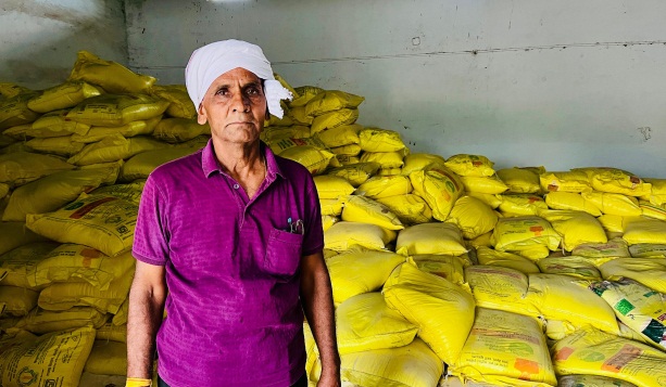 किसान अवध राम ठाकुर बोले बिना परेशानी मिला खाद, नैनो उर्वरकों की जानकारी से खेती में होगा लाभ