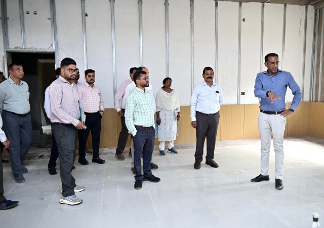 लोक निर्माण विभाग के सचिव ने निर्माणाधीन कंपोजिट बिल्डिंग के कार्यों का किया निरीक्षण