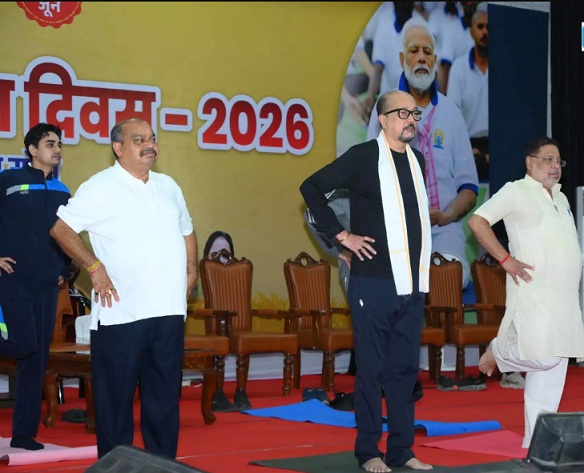 12वां अंतरराष्ट्रीय योग दिवस: राज्यपाल रमेन डेका ने रायपुर में किया योगाभ्यास