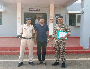 दूसरे की जमीन का फर्जी ऋण पुस्तिका बनाकर ठगी: 15 लाख में सौदा कर लिया डेढ़ लाख एडवांस, एक आरोपी गिरफ्तार