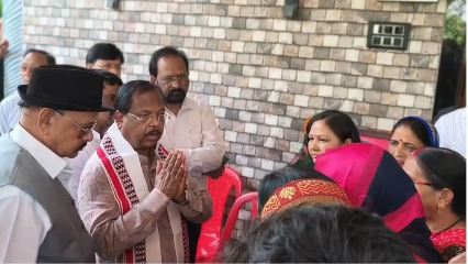 कोरिया नौगई हत्याकांड: पीड़ित परिवार से मिले मंत्री रामविचार नेताम, परिजनों ने की CBI जांच और बुलडोजर कार्रवाई की मांग
