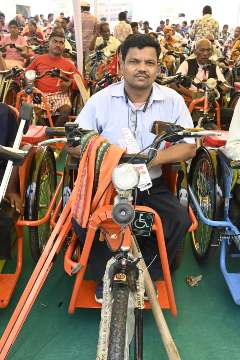 अब किसी का सहारा नहीं, अपने हौसलों के पहियों पर आगे बढ़ रहे बृहस्पति और विष्णु