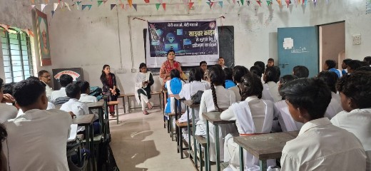 बेटी बचाओ-बेटी पढ़ाओ अभियान : गिरवरगंज में छात्राओं को आत्मरक्षा, साइबर सुरक्षा और महिला अधिकारों का मिला प्रशिक्षण