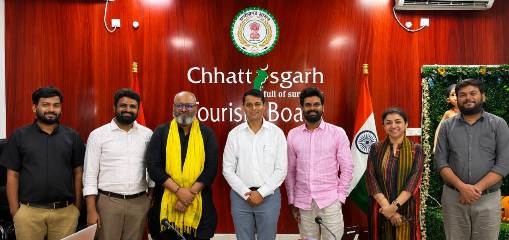 ‘भारत भाग्य विधाता‘ फिल्म के लेखक-निर्देशक श्री मनोज तापड़िया तथा फिल्म निर्माता श्री आदि शर्मा ने की छत्तीसगढ़ टूरिज्म बोर्ड के एमडी विवेक आचार्य से सौजन्य मुलाकात