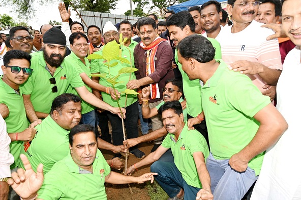 जन्मदिवस पर उप मुख्यमंत्री विजय शर्मा ने किया पौधारोपण, हजारों लोगों के साथ दिया हरियाली का संदेश