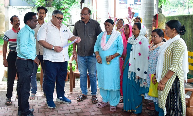 जनदर्शन में मंत्री राजेश अग्रवाल ने सुनीं लोगों की समस्याएं, त्वरित समाधान के दिए निर्देश