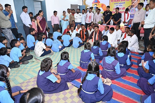 जन्मदिन पर उप मुख्यमंत्री विजय शर्मा ने मुखबधिर विद्यालय पहुंचकर बच्चों संग बांटी खुशियां