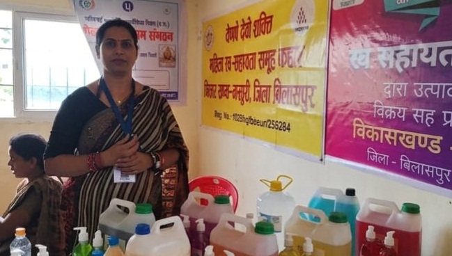 उद्यमिता से बदल रहीं अपनी तकदीर- महिला स्व सहायता समूह बना ग्रामीण विकास की प्रेरक मिसाल