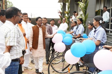 सुकमा के छात्र नीट और आईआईटी में बना रहे पहचान, शिक्षा के क्षेत्र में तेजी से बदल रही जिले की तस्वीर