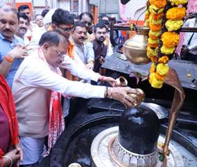 गुरु पूर्णिमा पर कोसमनारा पहुंचे मुख्यमंत्री विष्णु देव साय, सत्यनारायण बाबा धाम में की पूजा-अर्चना