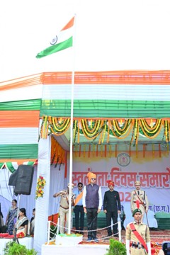 सांसद बृजमोहन अग्रवाल ने बालौदाबाजार मे किया ध्वजारोहण, स्वतंत्रता संग्राम सेनानी एवं शहीदों के परिजनों क़ा किया गया सम्मान