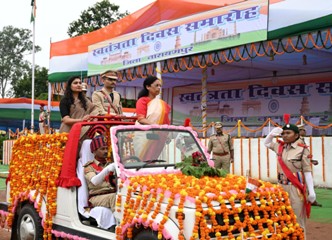 नारायणपुर में धूमधाम से मनाया गया स्वतंत्रता दिवस, विधायक लता उसेंडी ने किया ध्वजारोहण