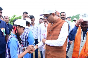 रायगढ़ के नगर वन को ऑक्सीजन हब और पर्यटन स्थल के रूप में किया जाएगा विकसित : ओपी चौधरी