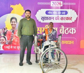 एक आवेदन से आसान हुई दिव्यांग अशोक की राह, आवेदन के दिन ही मिली ट्राईसायकल