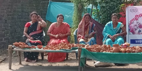 गृहणी से लखपति दीदी तक: सावित्री ने मिट्टी के कारोबार से बदली परिवार की तस्वीर