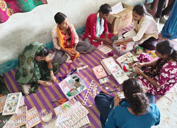 सढ़ौली गांव की महिलाएं खेतों से हुनर तक, इको-फ्रेंडली राखियों से रच रही हैं आत्मनिर्भरता की कहानी