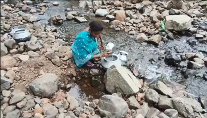 जरा तो तरस खाइए… गंदा पानी पीने को मजबूर हैं 35 बैगा परिवार, मौत हुई तो कौन जिम्मेदार?