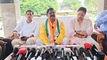 आदिवासी दिवस पर आयोजन से दूरी पर कांग्रेस ने भाजपा को घेरा, कहा- आदिवासी समाज गुस्से में, सरकार बना सकते हैं तो हटा भी सकते हैं…
