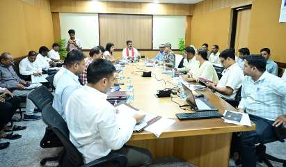 उप मुख्यमंत्री विजय शर्मा ने पुनर्वास एवं नक्सल प्रभावित परिवारों के लिए संचालित योजनाओं की समीक्षा की