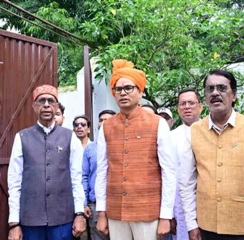 वित्त मंत्री ओपी चौधरी ने रायगढ़ में किया ध्वजारोहण, राष्ट्रध्वज को दी सलामी