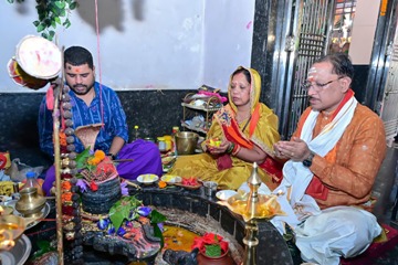 सावन सोमवार और नागपंचमी पर मुख्यमंत्री साय ने फलेश्वरनाथ महादेव की पूजा-अर्चना की