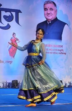 घुमड़ते बादलों के बीच मुक्ताकाशी मंच पर साकार हुआ ‘पावस प्रसंग’