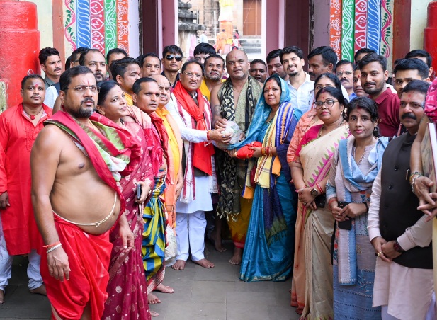 भगवान लिंगराज के दर्शन कर मुख्यमंत्री विष्णु देव साय ने की प्रदेश की सुख-समृद्धि और खुशहाली की कामना