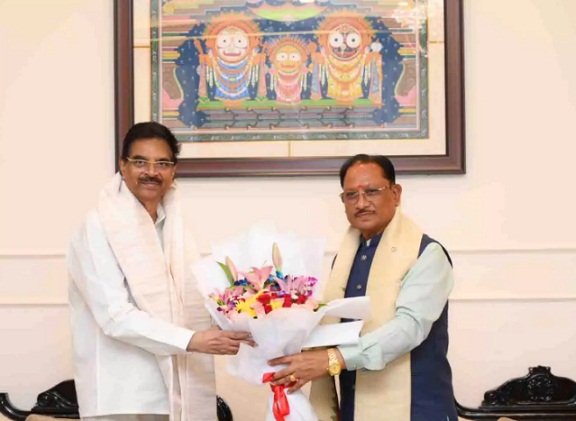 मुख्यमंत्री साय ने ओडिशा के राज्यपाल डॉ. हरि बाबू कंभमपति से की शिष्टाचार भेंट
