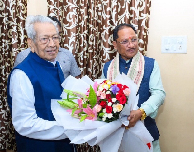 मुख्यमंत्री साय ने छत्तीसगढ़ के पूर्व राज्यपाल विश्वभूषण हरिचंदन से की सौजन्य भेंट