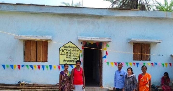 आस की कच्ची छत से विश्वास के पक्के मकान तक