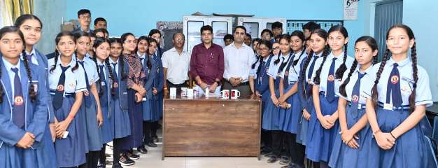 पीएम स्कूल तिल्दा का ‘स्टूडेंट स्टोर’ बना मिसाल: मंत्री टंक राम वर्मा ने बच्चों की उद्यमिता व हुनर को सराहा