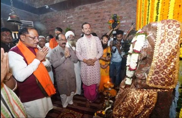 मुख्यमंत्री विष्णुदेव साय ने मदकूद्वीप के प्राचीन मंदिरों में की पूजा-अर्चना